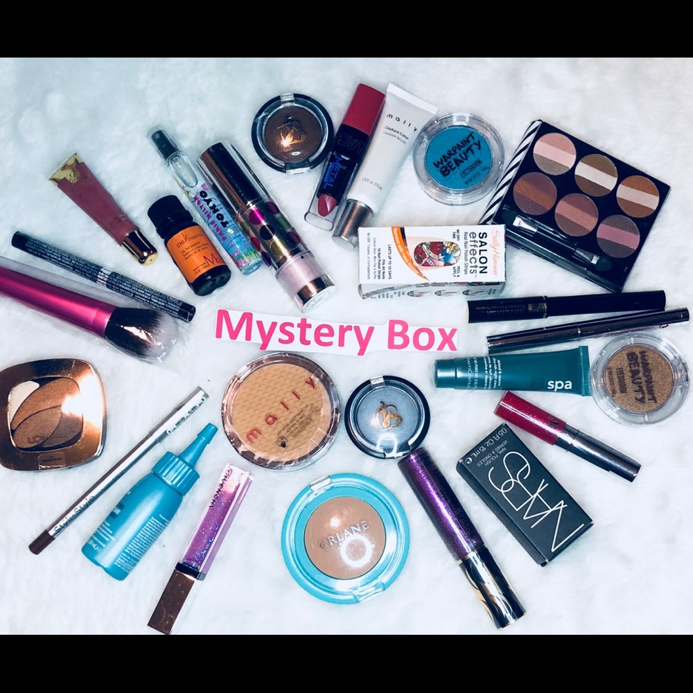 Mystery Beauty Box Small Reg 5-7 Pc Beauty & Hair